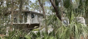 Perfect Treehouse Escape at 2031 Deer Island in Sea Pines