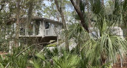 Perfect Treehouse Escape at 2031 Deer Island in Sea Pines