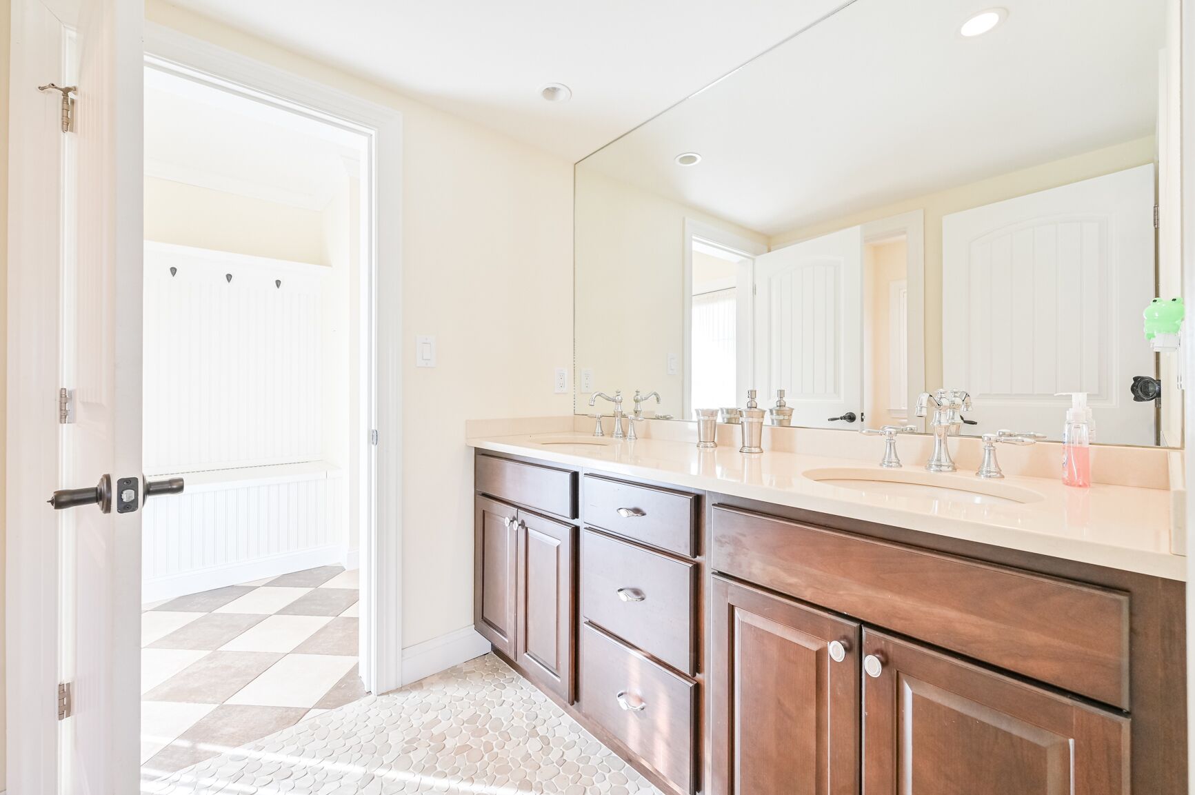 Luxury Beach Front Estate With Pool & Hot Tub Sleeps 16 