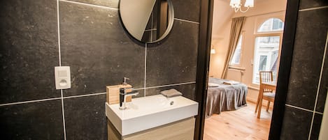 Business Apartment | Bathroom