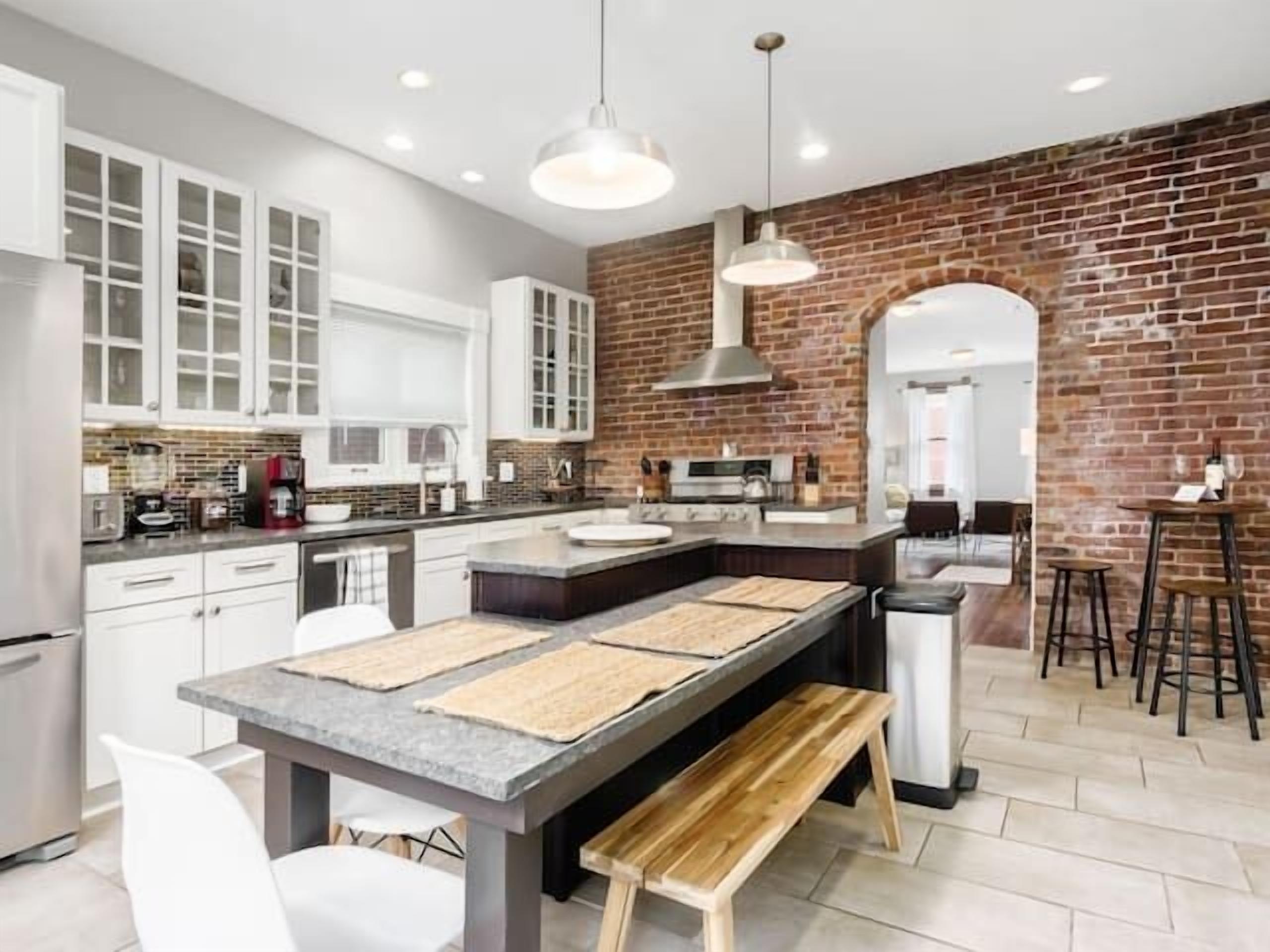 LOVELY *NEW* GERMAN VILLAGE RETREAT IN PRIME LOCATION