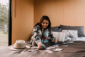 1 bedroom, bed sheets