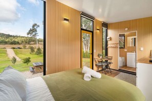 1 bedroom, bed sheets