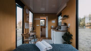 1 bedroom, bed sheets