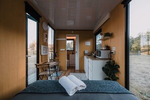 1 bedroom, bed sheets