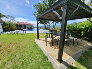 تناول الطعام بالخارج