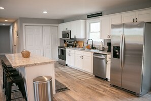 Fridge, microwave, oven, stovetop - Hillside Hideaway (Oliver Springs)