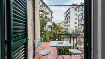 City Apartment | Living area