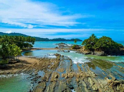 Tranquil Jungle Stay with Breathtaking views, Minutes to Dominical Beach