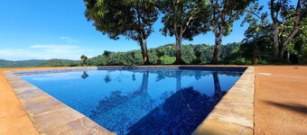 Tranquil Jungle Stay with Breathtaking views, Minutes to Dominical Beach