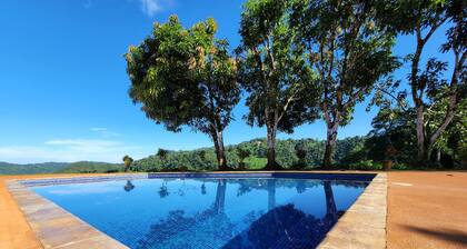 Tranquil Jungle Stay with Breathtaking views, Minutes to Dominical Beach