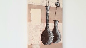 A painting of three vases with flowers on a wall. - Salford Ark Comfort Stays Near Trafford Centre (Manchester)