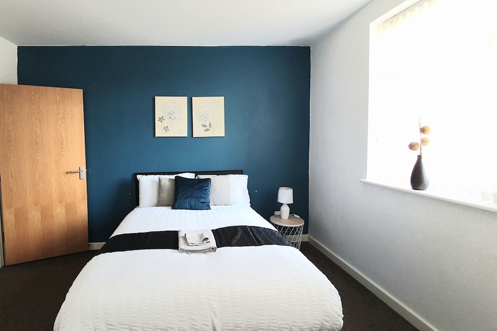 Salford Ark Comfort Stays Near Trafford Centre