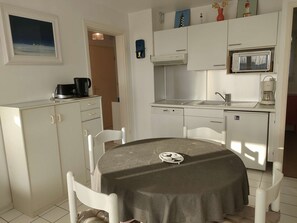 Fridge, oven, dishwasher, toaster