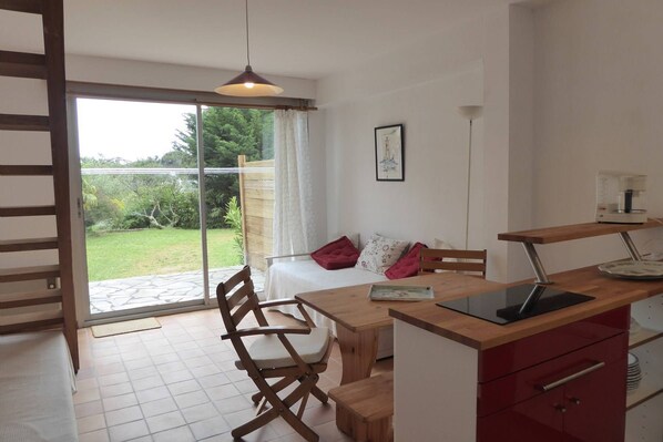 Interior - 2-room house near the Golfe du Morbihan to rent for the vacations (ARZON)