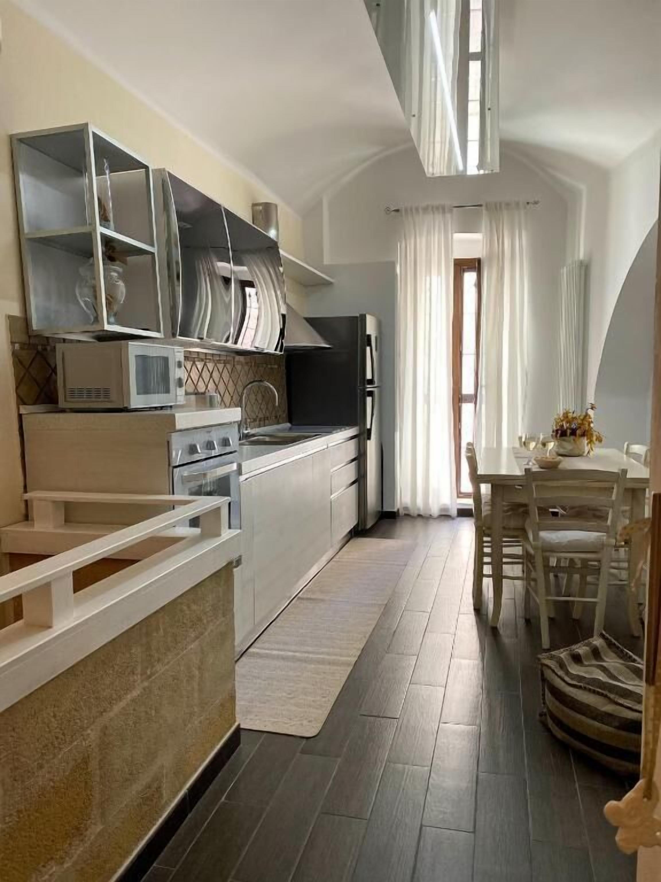 Réfrigérateur, four, plaque de cuisson, lave-vaisselle