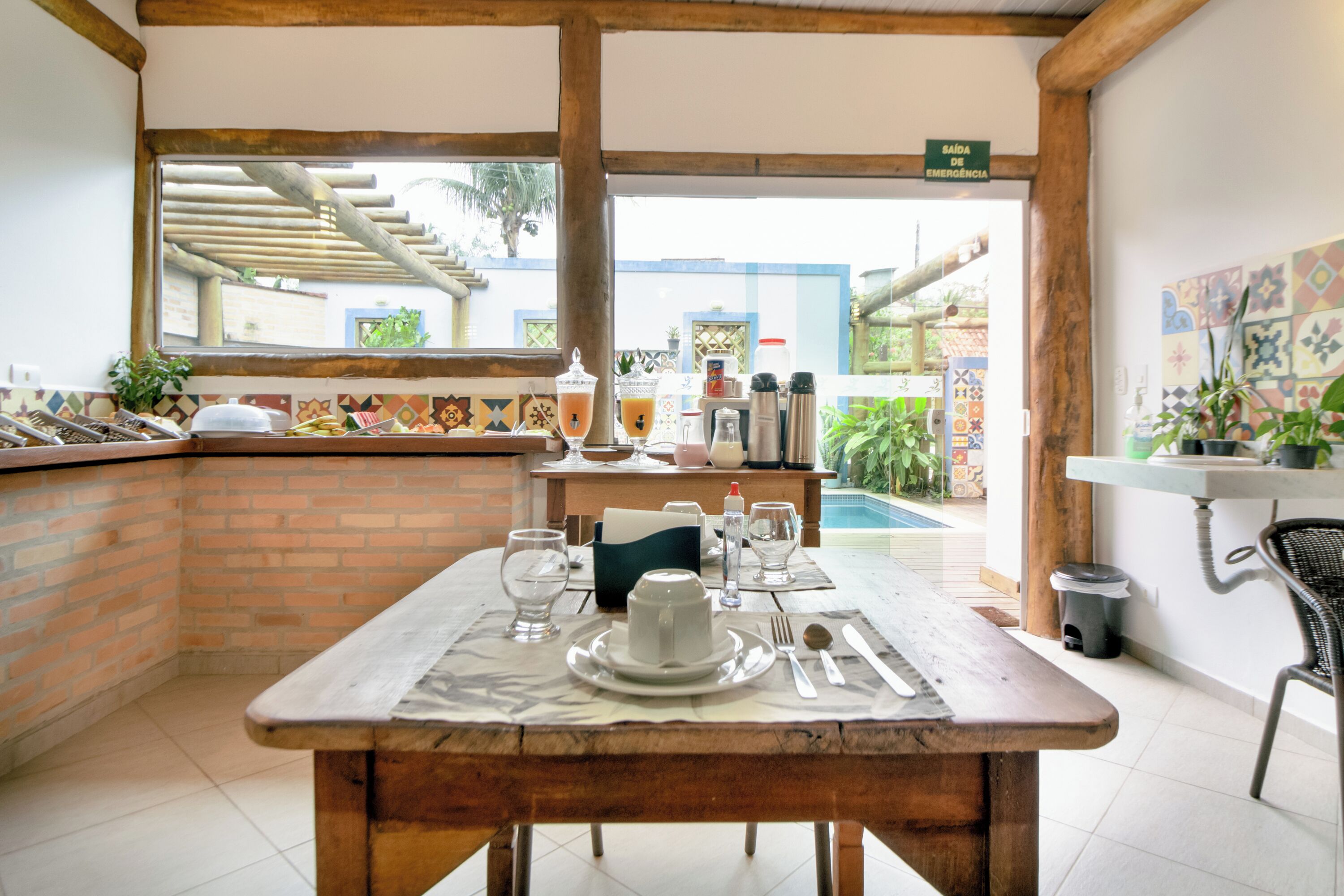 Café da manhã com buffet grátis todos os dias