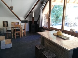 Kylskåp, ugn, spishäll och diskmaskin