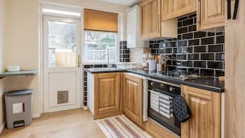 House | Private kitchen | Fridge, microwave, oven, stovetop