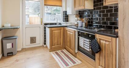 Beautiful 2-bed House in Quiet Cul-de-sac
