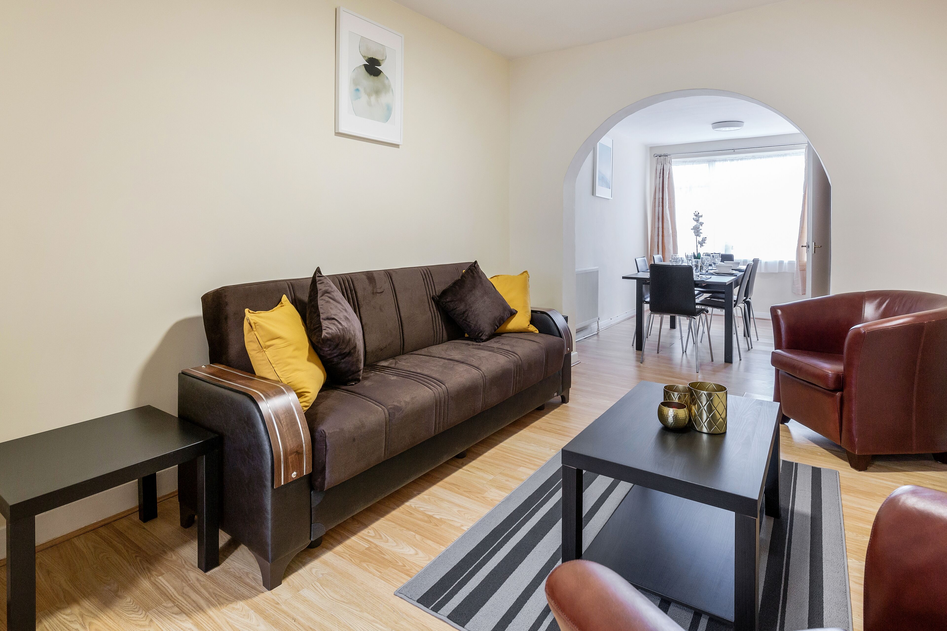 House | Living room | 30-inch TV with digital channels