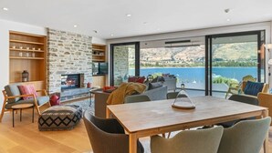 Dining - Luxury Lake View (Wānaka)
