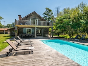 Een verwarmd zwembad