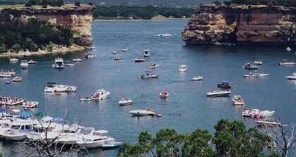 Happy Glamper ☀️🎣 👙- w/ Hot Tub at Possum Kingdom