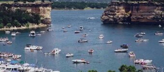 Happy Glamper ☀️🎣 👙- w/ Hot Tub at Possum Kingdom