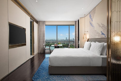 HUALUXE Shanghai Changfeng Park by IHG