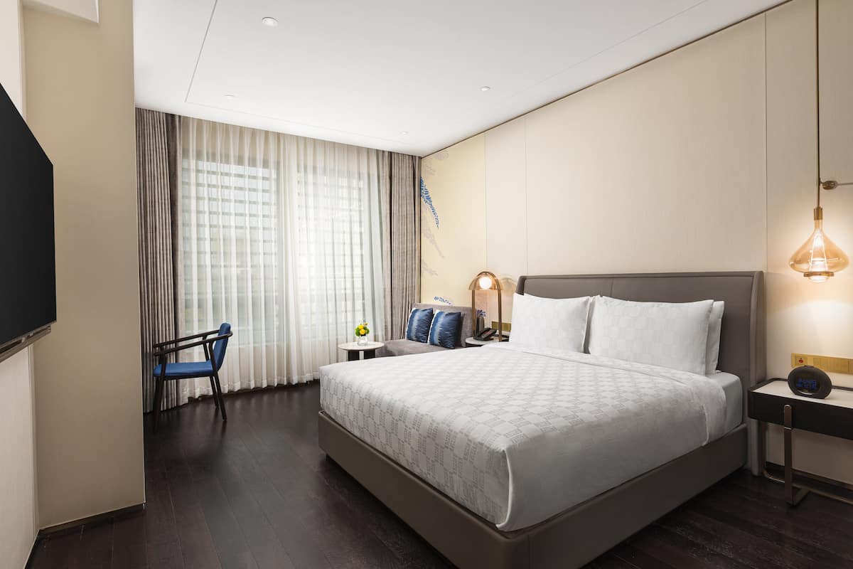 1 King Standard Accessible | 1 bedroom, premium bedding, down comforters, pillowtop beds