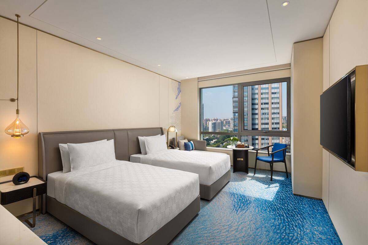 Hochwertige Bettwaren, Daunenbettdecken, Pillowtop-Betten, Minibar