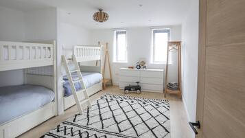 3 habitaciones, decoración personalizada y muebles diferentes