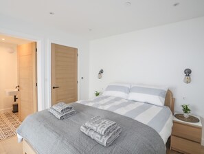 3 habitaciones, decoración personalizada y muebles diferentes 