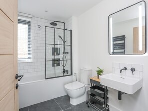 Cottage | Bathroom | Shower