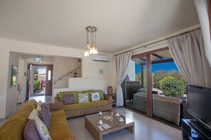 Smart-TV, bordtennis, musikkbibliotek og filmbibliotek