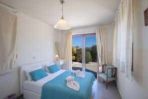 4 soverom, safe på rommet, strykejern/-brett og reiseseng for barn