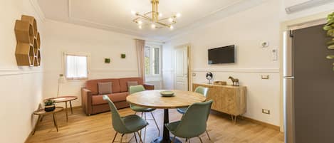 Comfort Apartment | Living area | Flat-screen TV