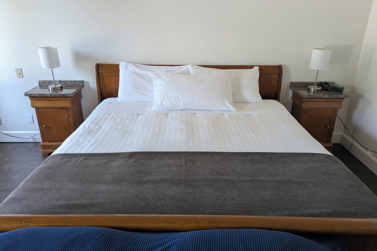 Hypo-allergenic bedding, down duvets, blackout curtains, free WiFi