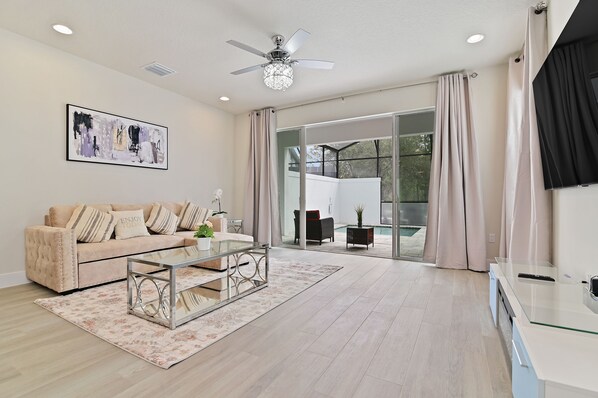 Smart-TV, Kamin, Computerbildschirme