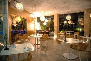 Dining - Lovely End Unit Townhouse Close to Beaches and The Famous Tres Trapi Beach. (Noord)