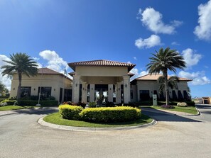 Exterior - Lovely End Unit Townhouse Close to Beaches and The Famous Tres Trapi Beach. (Noord)