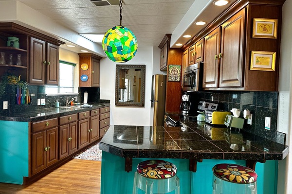 Køleskab, mikrobølgeovn, ovn, kogeplade