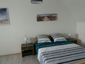 3 bedrooms, travel crib, free WiFi, bed sheets - Gîte between sea and countryside (Sibiril)