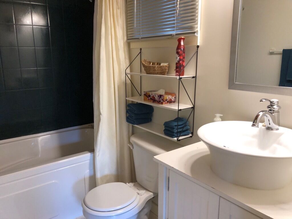 Lakeside Cozy Mackenzie Cabin Between Revelstoke and Sicamous, BC