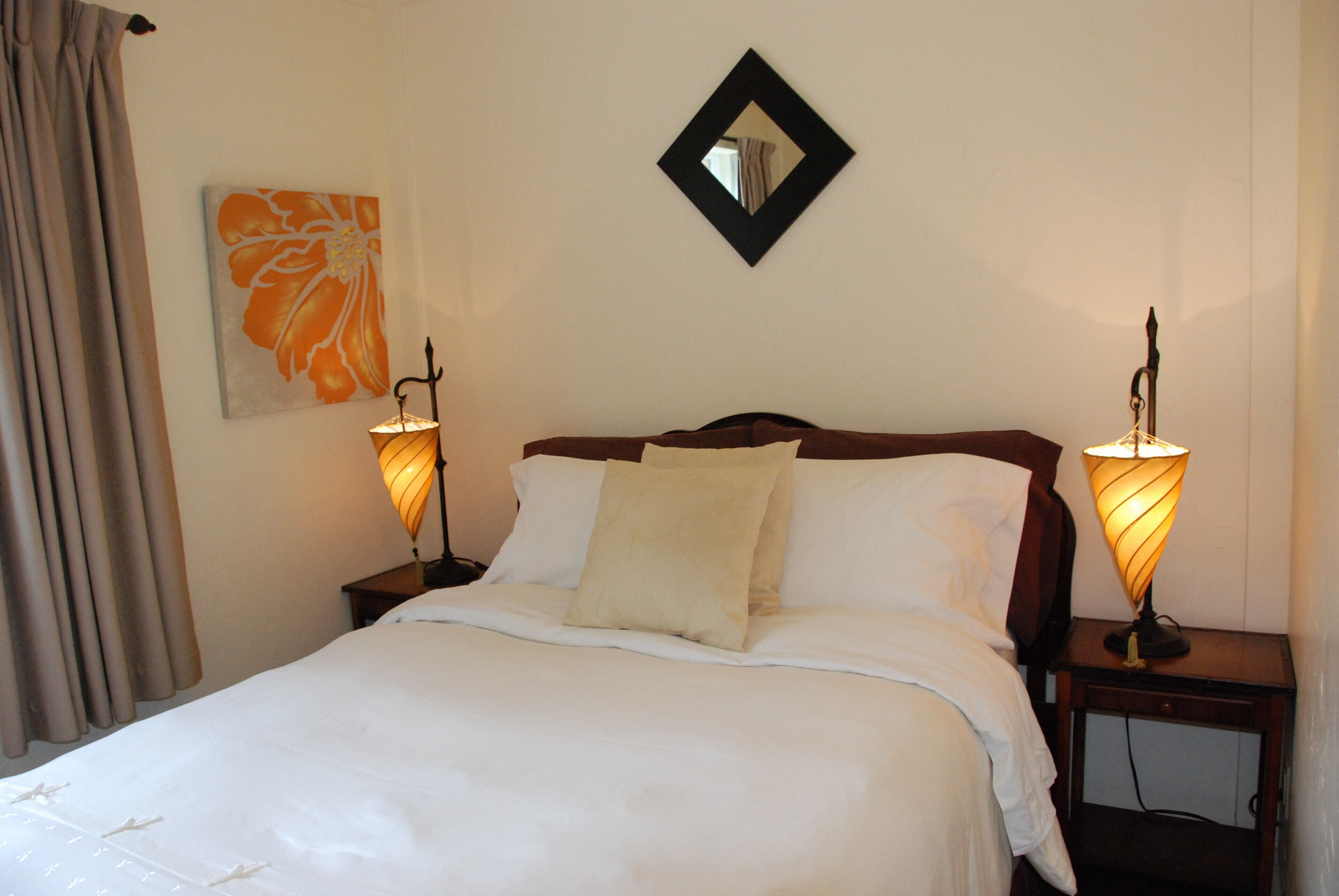 Lakeside Cozy Mackenzie Cabin Between Revelstoke and Sicamous, BC