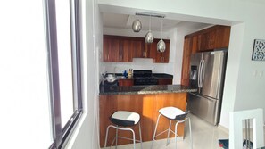 大冰箱、微波炉、烤箱、烤面包机