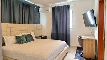 3 bedrooms, Egyptian cotton sheets, premium bedding, memory foam beds