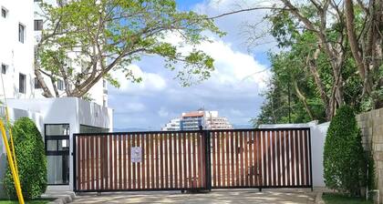 Torre de lujo con piscina y seguridad