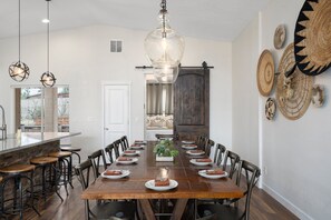Dining - NO clean fee, Red Rock VIEWS, Heated Pool, 5BR (Sedona)